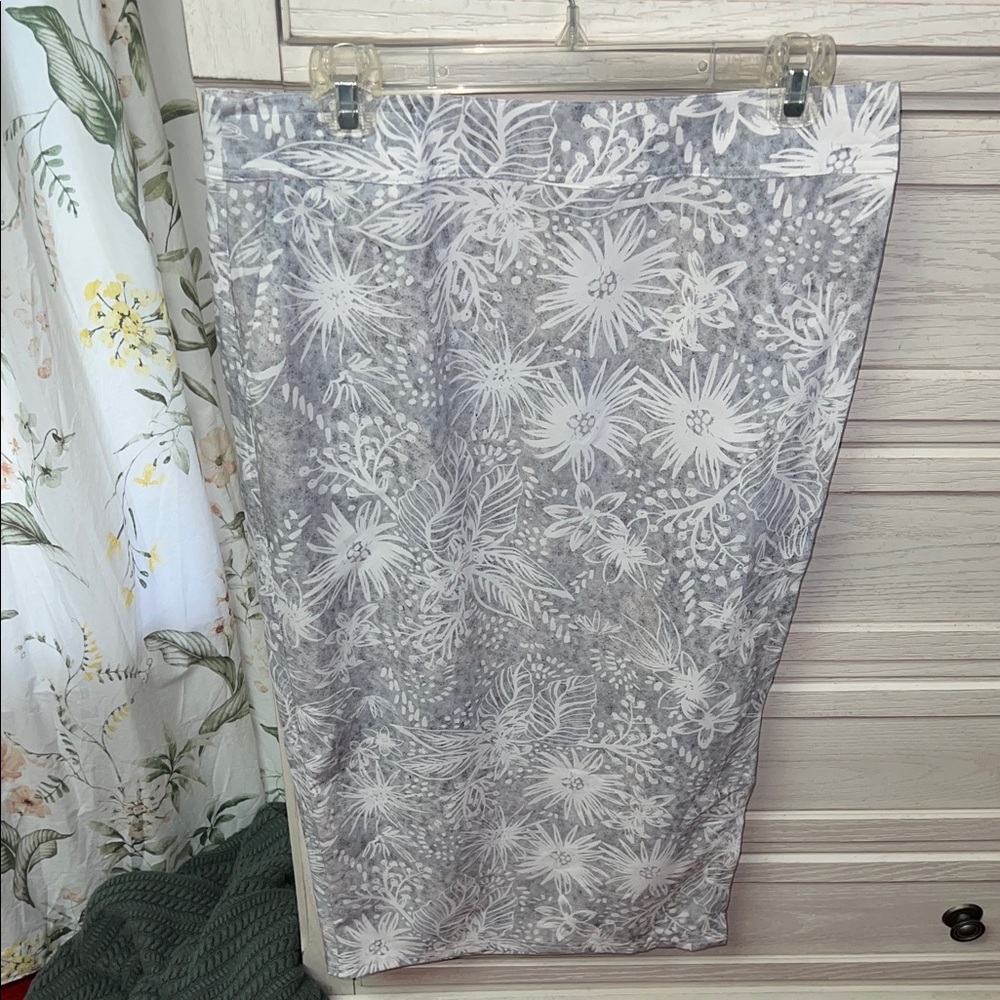 Ripskirt Hawaii White Floral Pencil Skirt
